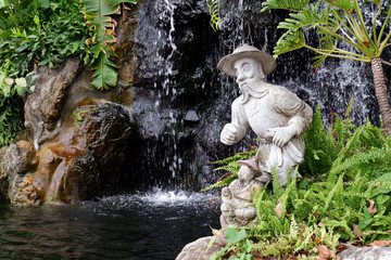 Fototapeta na wymiar Statue of Chinese Men Decorated in the Public Park