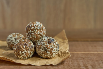 Obraz na płótnie Canvas Healthy organic energy granola bites with nuts, cacao, sesame and honey - vegan and vegetarian raw snack