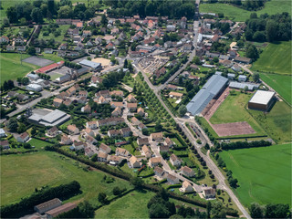 vue aérienne du village de Bray-et-Lù dans le Val d'Oise en France