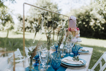 Gedeckter Tisch Hochzeitstisch Blaue und Goldene Decko Vintage