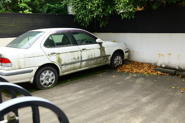 使われなくなった自動車