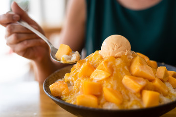 famous Taiwanese snacks of mango shaved ice