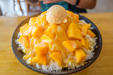 famous Taiwanese snacks of mango shaved ice