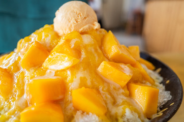 famous Taiwanese snacks of mango shaved ice
