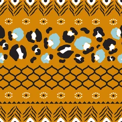 Dekokissen Eklektische nahtlose Mustertextur mit Leopardenflecken und Gitterformen mischen sich. © Tapkimonkey