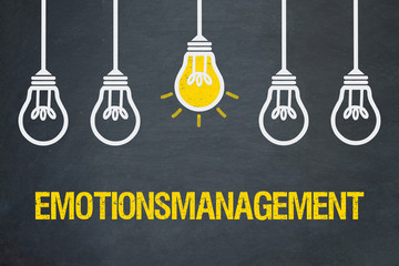 Emotionsmanagement / Tafel mit Glühbirnen