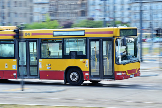 Autobus miejski.