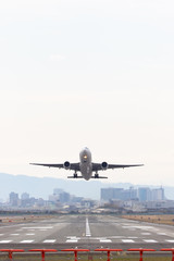 Fototapeta na wymiar 飛行機の離陸 -大阪国際空港-
