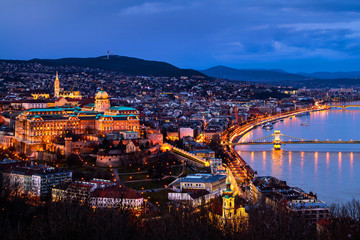 Obraz premium Aerial view of Budapest, Hungary at night
