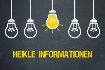 Heikle Informationen / Tafel mit Glühbirnen