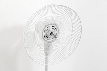 分解途中の扇風機