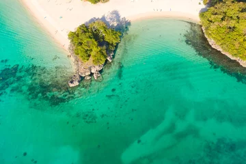 Papier Peint photo Plage blanche de Boracay Lagon bleu avec une plage de sable blanc. Belle côte de l& 39 île de Boracay. Les touristes se détendent sur la plage blanche.