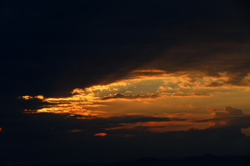 Sonnenuntergang am Meer vor der Küste Neuseeland