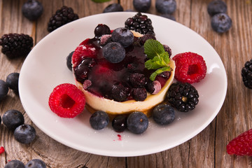 Cheesecakes with mixed berries. 