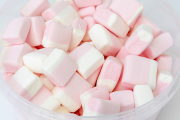 Fototapeta na wymiar Espumas dulces, nubes rosa y blanco