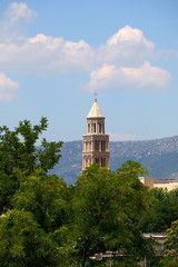 Naklejka premium Saint Domnius bell tower, landmark in Split, Croatia, surrounded with trees.