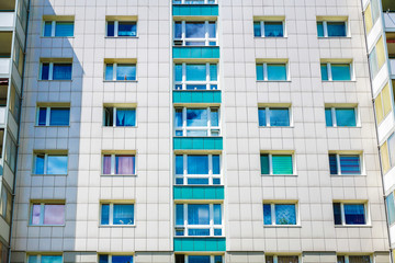 Sanierter Plattenbau