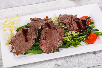 Roastbeef salad with green beans