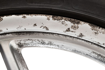 An image of the old aluminium tyre disk with corrosion and kerb marks