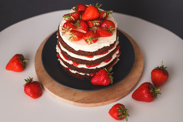 Strawberry cake with crust and cream