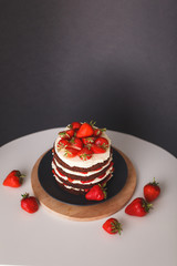 Strawberry cake with crust and cream