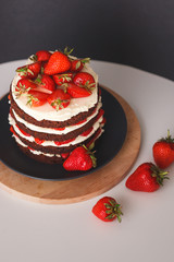 Strawberry cake with crust and cream