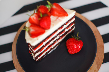 Strawberry cake with crust and cream