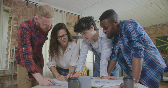 Casually dressed businesspeople discussing ideas