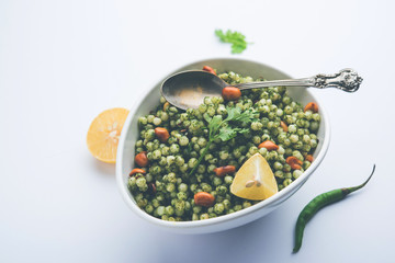 Hariyali sabudana khichdi is a delicious twist to the regular Sago khichadi made using cilantro , chillies and groundnuts