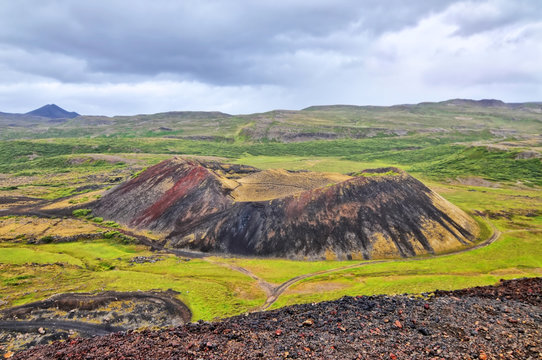 Islandia, krater Grabrok lub Storu-Grabrok