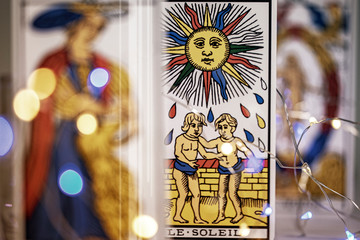 Tarot de Marseille tirage de carte divinatoire en cartomancie