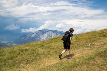 Wandern am Dreiländereck mit Blick auf den Dobratsch