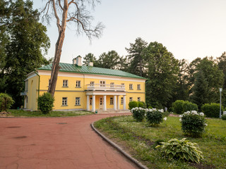 Fototapeta na wymiar The main buildings of the estate. Former residence of Vladimir Ilyich Lenin