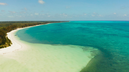 Obraz premium Tropical island with sandy beach by atoll with coral reef and blue sea, aerial view. Bugsuk Island with sandy beach. Summer and travel vacation concept.