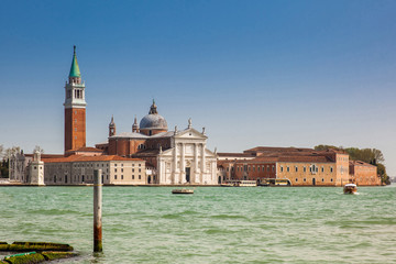 Fototapeta na wymiar The Grand Canal and the beautiful Basilica Di San Giorgio Maggiore