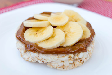  Rice biscuit with dulce de leche and pieces of banana and nuts. Accompanied with a milk banana smoothie.