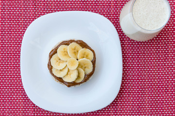  Rice biscuit with dulce de leche and pieces of banana and nuts. Accompanied with a milk banana smoothie.
