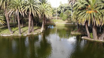 Fototapeta na wymiar Lago Lanchas Lanchitas Parque Rodo Montevideo Uruguay