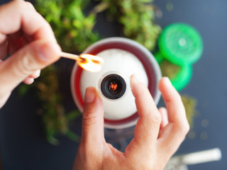 smoking  medical marijuana through the bottle,matchstick lights bong
