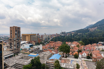 Fototapeta premium Una vista panoramica de la ciudad