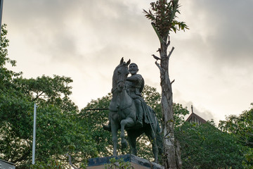 Fototapeta premium statue in park