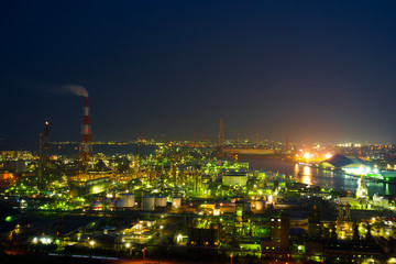 日本のコンビーナート　夜景　