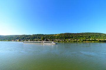 Reisetourismus auf dem Fluss Rhein in Deutschland