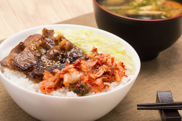 焼き肉キムチ丼