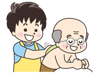 Obraz premium 高齢男性の体を拭く介護士の男性