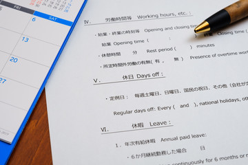 写真素材：外国人向け労働条件通知書　英語　働き方改革　雇用　求人　採用　就職　転職