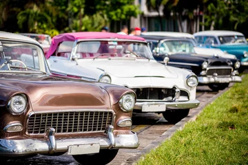 Tuinposter Klassieke auto& 39 s in Havana, Cuba © ttinu