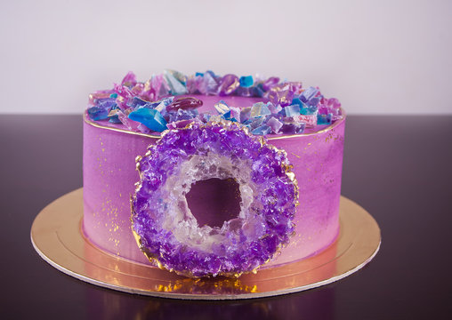 Violet cake with isomalt amethyst ring - trendy decor for cake and marmalade as amethysts