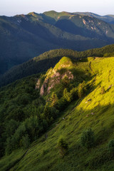 Naklejka premium Beautiful panoramic mountain landscape at sunset