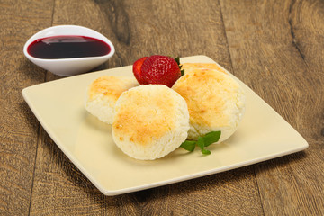 Curd pancakes with jam and stravberry